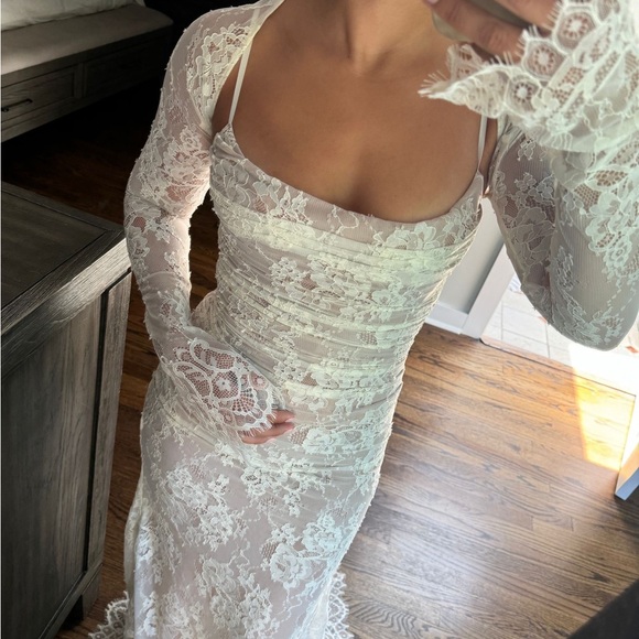 House of CB VINTAGE CREAM LACE MAXI DRESS - Picture 4 of 5